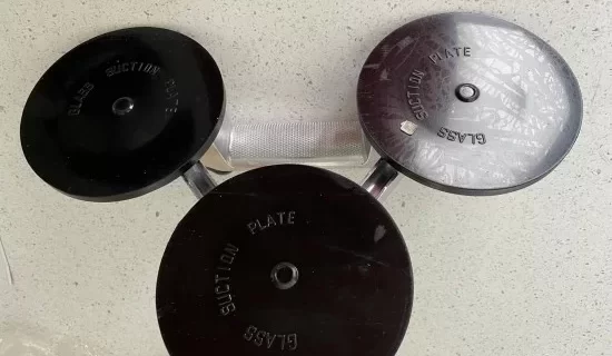 Triple suction cup handle